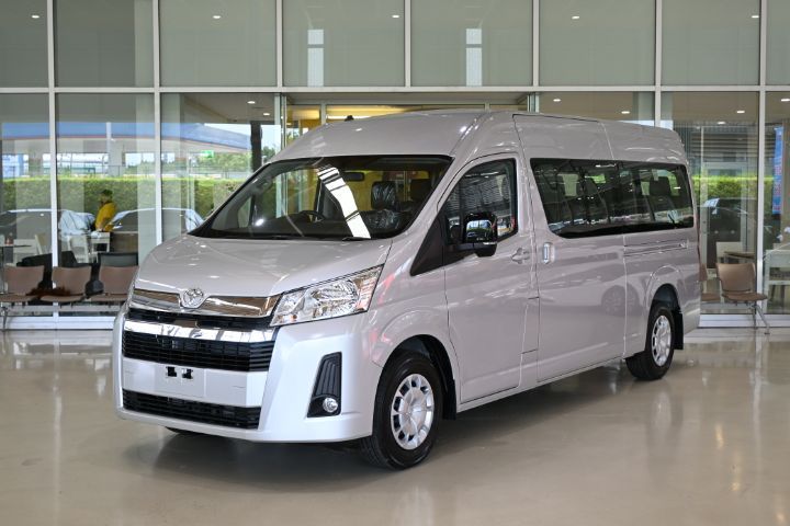 รถ Toyota Commuter 2.8 สี เทา