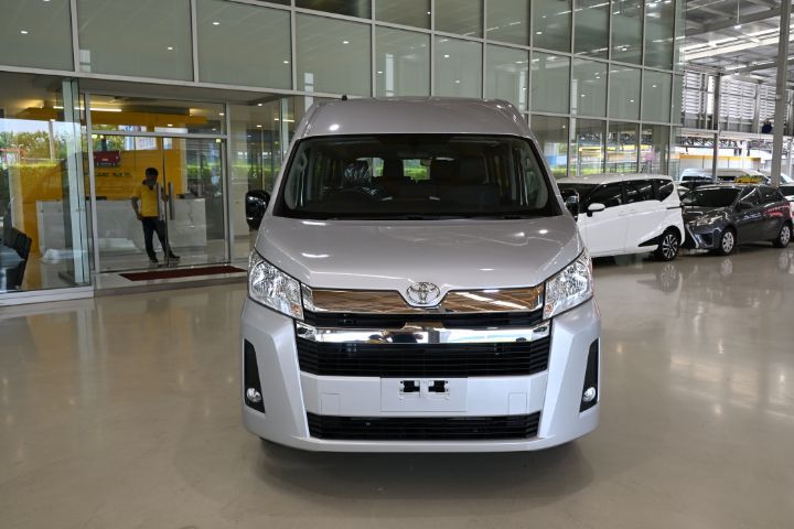 Toyota Commuter 2025 2.8 Van ดีเซล ไม่ติดแก๊ส เกียร์อัตโนมัติ เทา รูปที่ 2