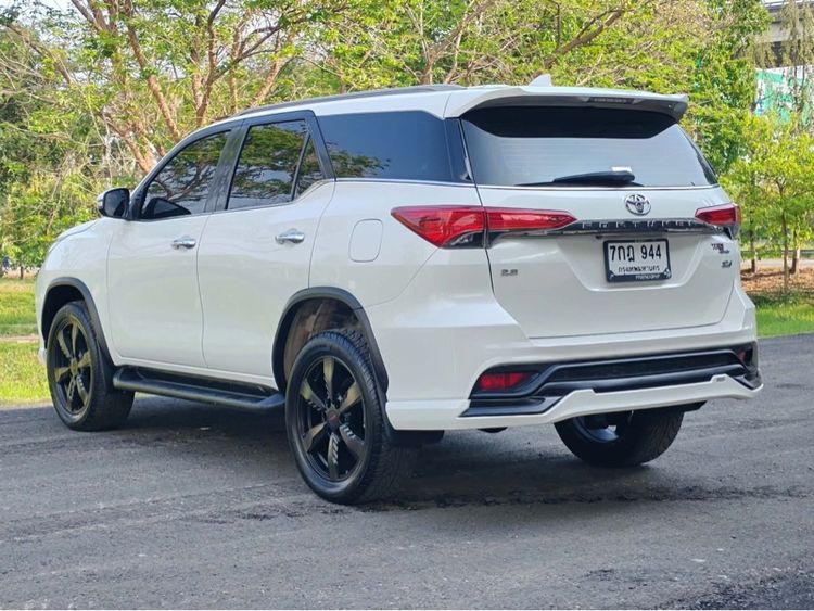 Toyota Fortuner 2016 2.8 TRD Sportivo 4WD Utility-car ดีเซล ไม่ติดแก๊ส เกียร์อัตโนมัติ ขาว รูปที่ 4