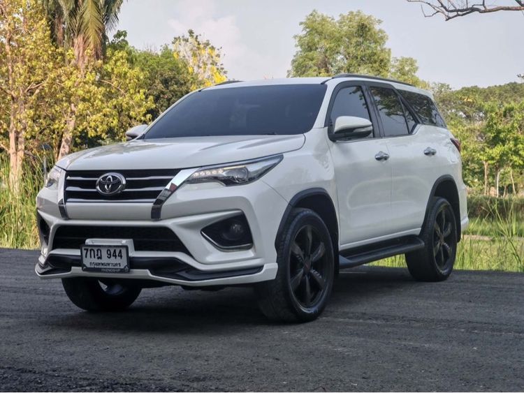 Toyota Fortuner 2016 2.8 TRD Sportivo 4WD Utility-car ดีเซล ไม่ติดแก๊ส เกียร์อัตโนมัติ ขาว รูปที่ 3