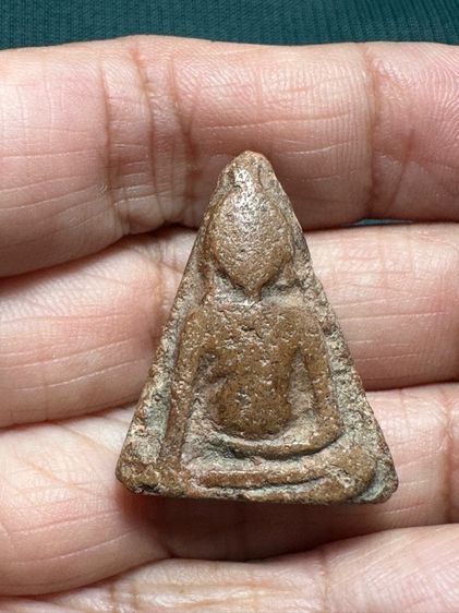 พระนางพญาพิมพ์เข่าโค้งพระผ่านการใช้ เนื้อแห้งแต่นุ่มมีธรรมชาติความเก่า  รูปที่ 5