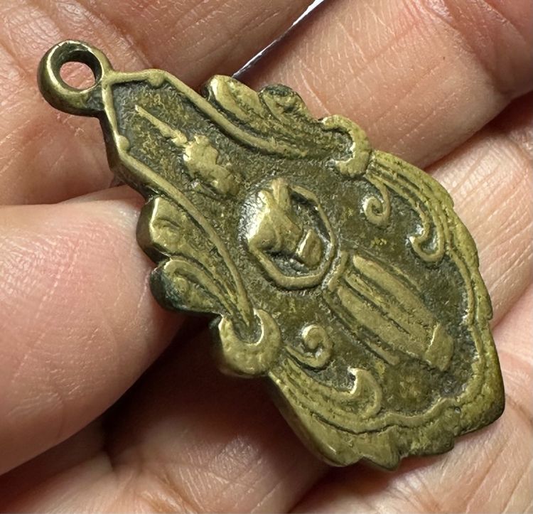 🙏เหรียญล.พ. วัดบ้านแหลม ผ่านการบูชา รูปที่ 4