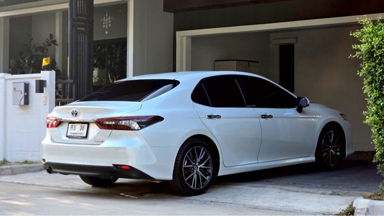Toyota Camry 2022 2.5 HEV Premium Luxury Sedan ไฮบริด ไม่ติดแก๊ส เกียร์อัตโนมัติ ขาว รูปที่ 3