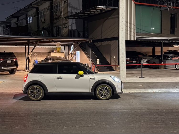 MINI F56 Cooper Hatch SE EV ล้วน 22 จด 22 ไม่ลากจด มี MSI เหลือ มีวารันตีแบต วิ่ง 5 หมื่นโล ภาษี ป1 22 สค 69 กุญแจสำรอง Booklet