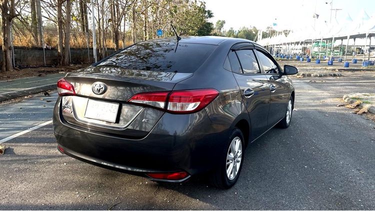 Toyota Yaris ATIV 2019 1.2 E Sedan เบนซิน ไม่ติดแก๊ส เกียร์อัตโนมัติ เทา รูปที่ 4