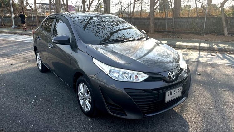 รถ Toyota Yaris ATIV 1.2 E สี เทา