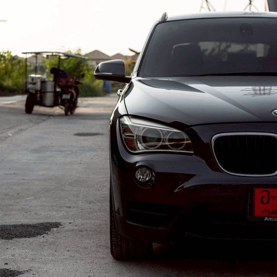 BMW X1 2014 2.0 sDrive18i Sport เบนซิน เทา รูปที่ 2