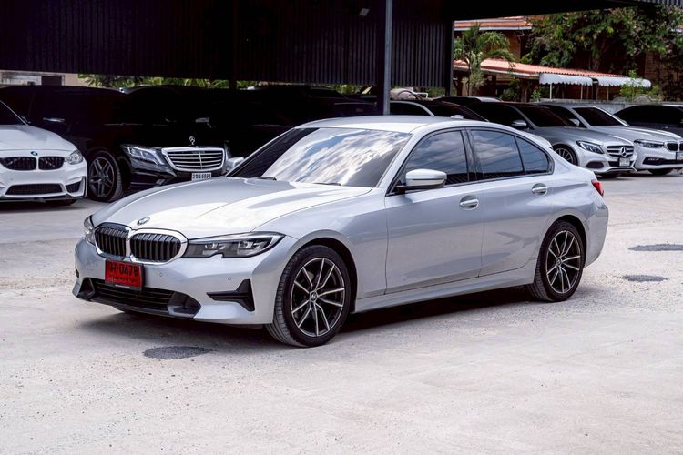 รถ BMW Series 3 320d สี เทา