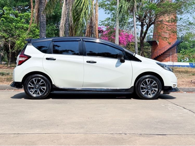 Nissan Note 2020 1.2 VL Utility-car เบนซิน เกียร์อัตโนมัติ ขาว รูปที่ 4