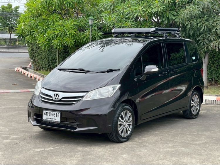 รถ Honda Freed 1.5 E สี น้ำตาล
