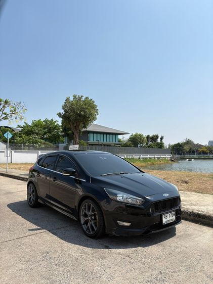 รถ Ford Focus 1.5 Sport สี ดำ