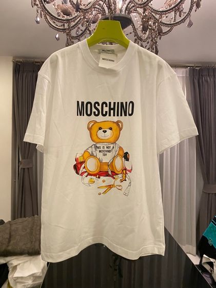 มอสชิโน่  (ติดจองค่ะ)เสื้อยืดแขนสั้น สภาพใหม่เอี่ยม 