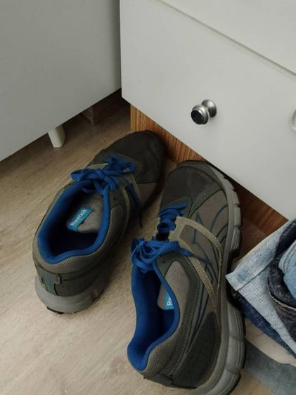 รองเท้าผู้ชายแบรนด์แท้แต่เก็บลืม