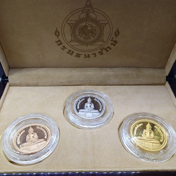 เหรียญหลวงพ่อโสธร ครบชุด 3 เหรียญ เนื้อทองแดงนอก ครบรอบ 12 ปี กสท โทรคมนาคม พิธีวัดโสธรวราราม พ.ศ.2558 พร้อมบรรจุกล่องไม้ รูปที่ 2