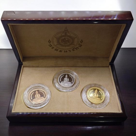 เหรียญหลวงพ่อโสธร ครบชุด 3 เหรียญ เนื้อทองแดงนอก ครบรอบ 12 ปี กสท โทรคมนาคม พิธีวัดโสธรวราราม พ.ศ.2558 พร้อมบรรจุกล่องไม้