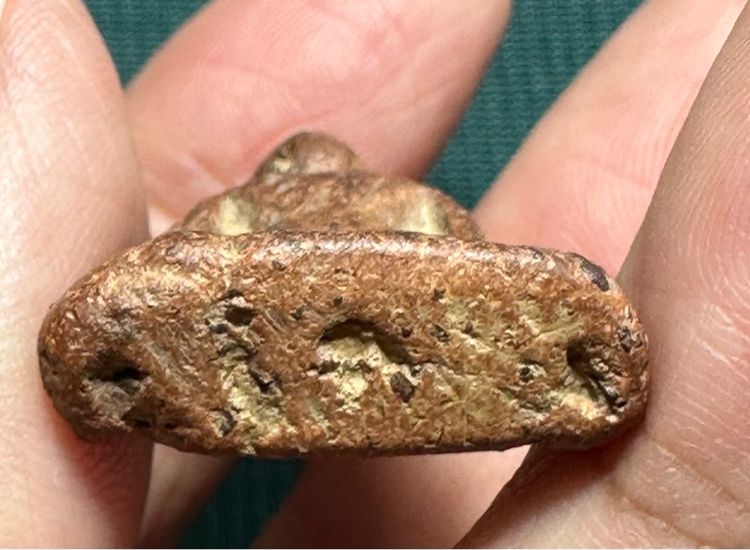 พระนางพญา พิมพ์เข่าตรง  รูปที่ 7