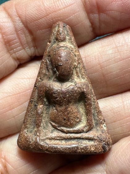 พระนางพญา พิมพ์เข่าตรง 