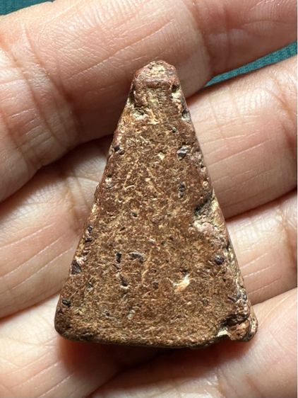 พระนางพญา พิมพ์เข่าตรง  รูปที่ 2