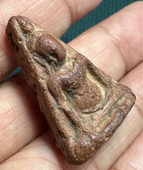 พระนางพญา พิมพ์เข่าตรง  รูปที่ 5