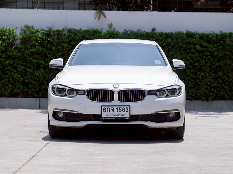 BMW Series 3 2017 320d Sedan ดีเซล ไม่ติดแก๊ส เกียร์อัตโนมัติ ขาว รูปที่ 2