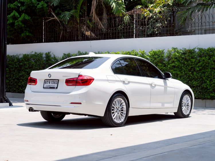 BMW Series 3 2017 320d Sedan ดีเซล ไม่ติดแก๊ส เกียร์อัตโนมัติ ขาว รูปที่ 4