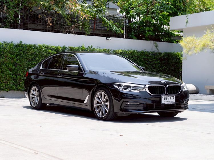 BMW Series 5 2020 530e Sedan ปลั๊กอินไฮบริด (PHEV) ไม่ติดแก๊ส เกียร์อัตโนมัติ ดำ