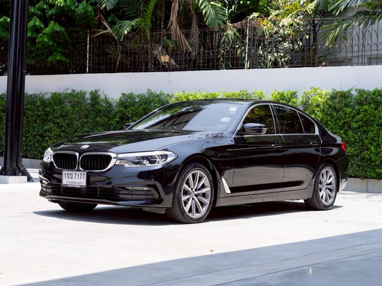 BMW Series 5 2020 530e Sedan ปลั๊กอินไฮบริด (PHEV) ไม่ติดแก๊ส เกียร์อัตโนมัติ ดำ รูปที่ 3