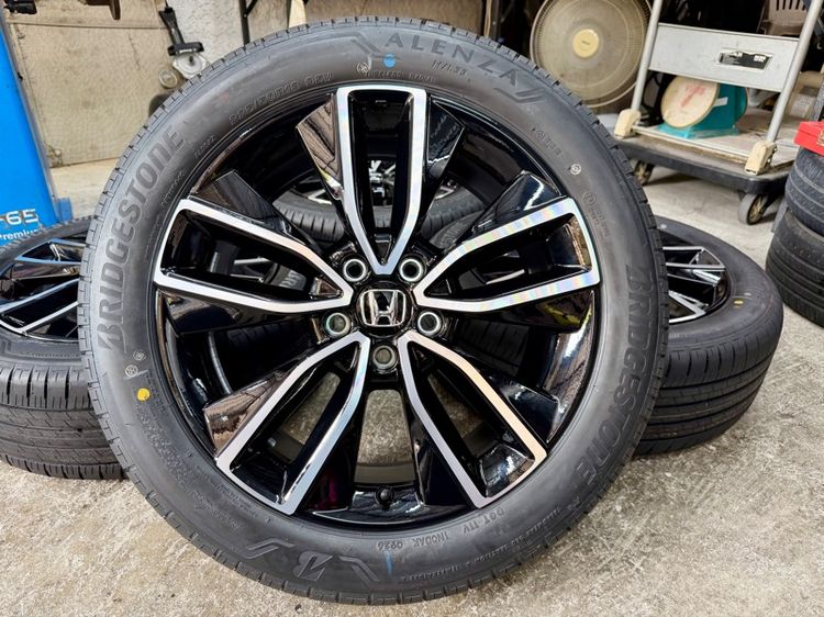18" ล้อแม็ก HONDA HRV RS ขอบ 18” ถอดป้ายแดง ยาง BRIDGESTONE 225-50R18 ปี 26 สีเส้นตุ่มหน้ายางยังอยู่ครบ