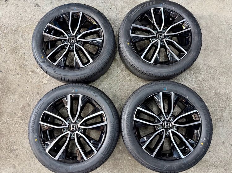 ล้อแม็ก HONDA HRV RS ขอบ 18” ถอดป้ายแดง ยาง BRIDGESTONE 225-50R18 ปี 26 สีเส้นตุ่มหน้ายางยังอยู่ครบ รูปที่ 4