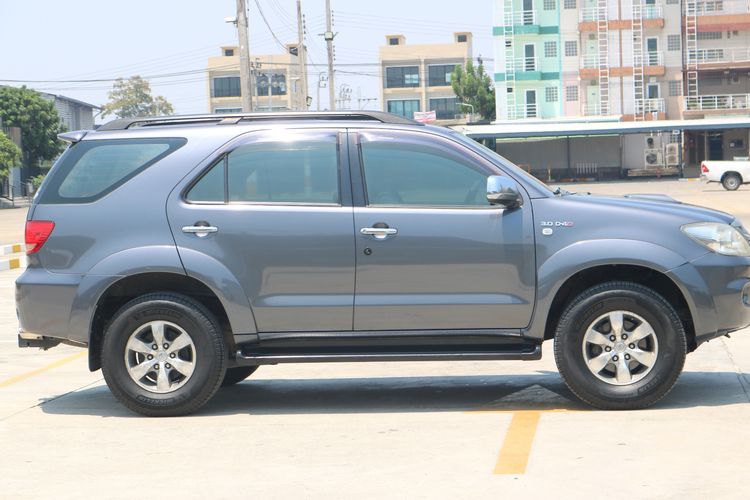 Toyota Fortuner 2005 3.0 V 4WD Utility-car ดีเซล ไม่ติดแก๊ส เกียร์อัตโนมัติ เทา รูปที่ 4