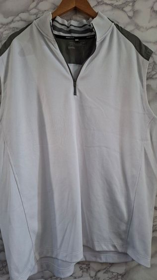  Nike Golf Tour รุ่นที่เป็นผ้า Dri-FIT 