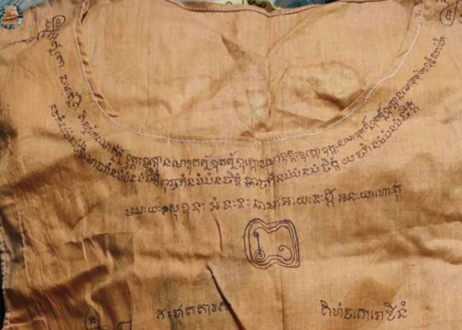 เสื้อยันต์เก่าจารมือไม่ทราบสำนัก รูปที่ 3