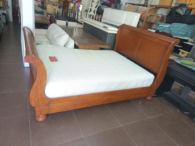 เตียงขนาด 5 ฟุตพร้อมที่นอน