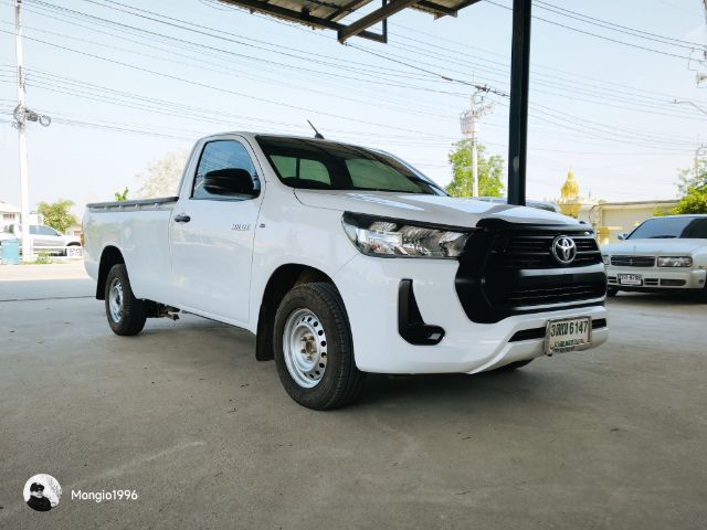 รถ Toyota Hilux Revo 2.4 E สี ขาว