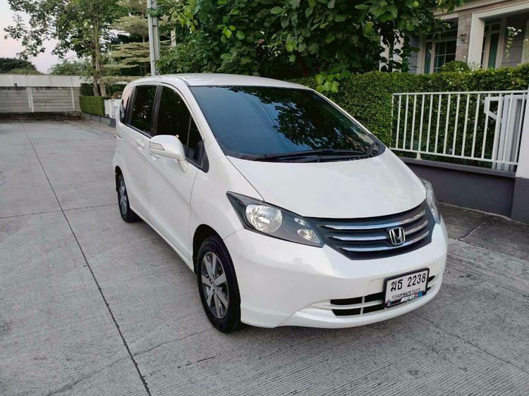รถ Honda Freed 1.5 Limited สี ขาว