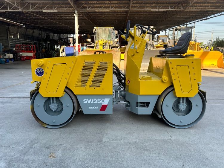 รถบดสั่นสะเทือนล้อเหล็ก SAKAI รุ่น SW350 หนัก 2.5 ตัน รถเก่านอก