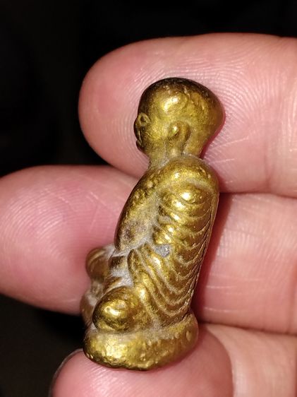 หล่อโบราณ หลวงพ่อเงิน พิมพ์เล็ก กรุวัดท่ามะไฟ ปี 2460 เนื้อทองเหลือง พิจารณาเนื้อหาความเก่า อายุโลหะได้อายุ คราบเบ้า คราบอ๊อกไซด์ เม็ดเดือด  รูปที่ 3