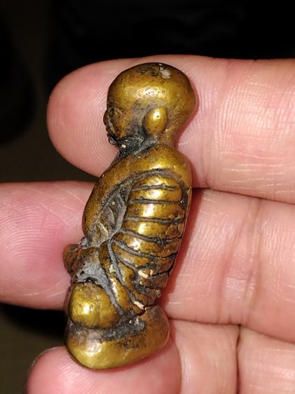 หล่อโบราณ หลวงพ่อเงิน พิมพ์กลาง กรุวัดท่ามะไฟ ปี 2460 เนื้อทองเหลือง พิจารณาเนื้อหาความเก่า อายุโลหะได้อายุ คราบเบ้า คราบอ๊อกไซด์ เม็ดเดือด  รูปที่ 3