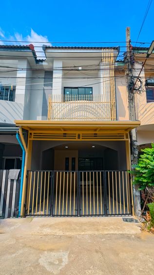  ขาย ทาวน์เฮ้าส์ 2 ชั้น หมู่บ้านพีรวัส 2 นอน 2 น้ำ พื้นที่ 16 ตร.วา ทำเลดี ใกล้ร้านสะดวกซื้อ