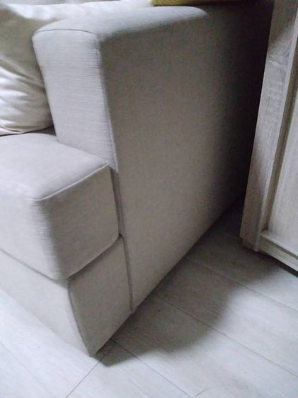 โซฟาผ้าสีครีมมินิมอล สามที่นั่งสภาพดี ส่งต่อ 4000 รูปที่ 4