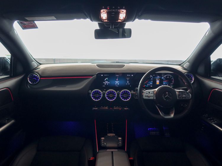 Mercedes-Benz GLA-Class 2023 GLA200 Sedan เบนซิน ไม่ติดแก๊ส เกียร์อัตโนมัติ ดำ รูปที่ 2