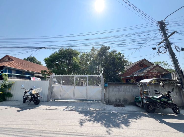 ไม่มี สร้างเสร็จก่อน 2010 ขายที่ดินพร้อมบ้านมือสอง