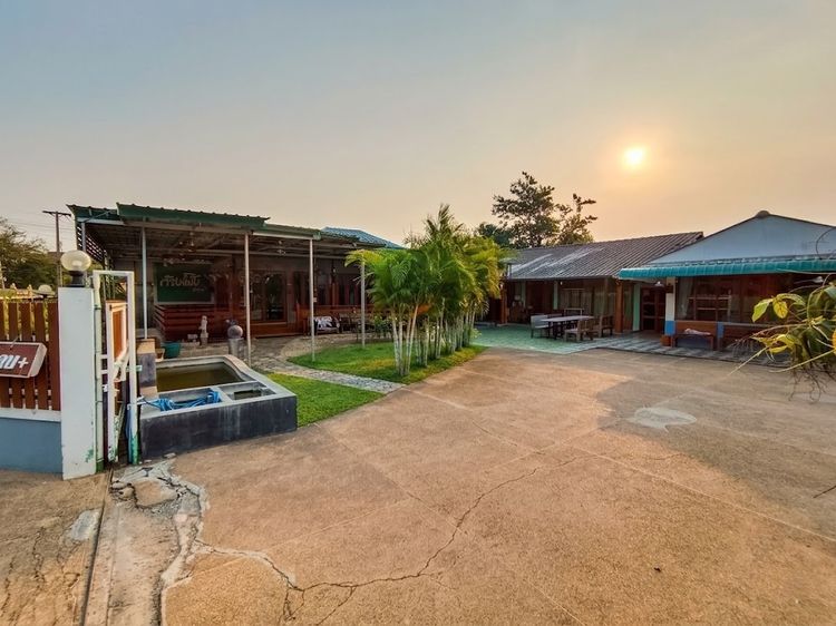 ขายบ้านเดี่ยว พร้อมพื้นที่ทำธุรกิจ บรรยากาศร่มรื่น ใกล้แหล่งชุมชน ติดโรงเรียนประจำ ต.ดอนมูล จ.แพร่