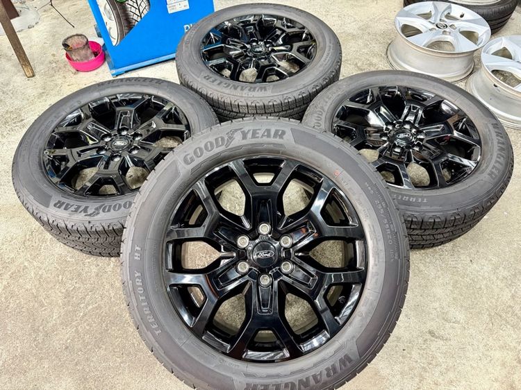 ล้อแม็ก FORD EVEREST ขอบ 20“ ถอดป้ายแดง ยาง GOODYEAR 255-55R20 ปี 25 สีเส้นตุ่มหน้ายางยังอยู่ครบ รูปที่ 3