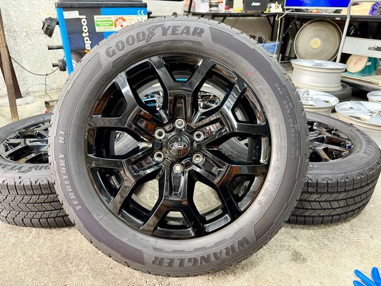 20" ล้อแม็ก FORD EVEREST ขอบ 20“ ถอดป้ายแดง ยาง GOODYEAR 255-55R20 ปี 25 สีเส้นตุ่มหน้ายางยังอยู่ครบ