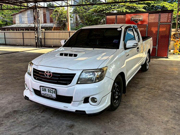รถ Toyota Hilux Vigo Champ Smart Cab 2.5 E TRD Sportivo สี ขาว