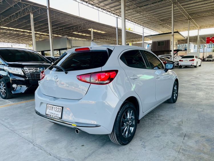 Mazda Mazda 2 2024 1.3 Skyactiv-G S Sports Sedan เบนซิน ไม่ติดแก๊ส เกียร์อัตโนมัติ เทา รูปที่ 4