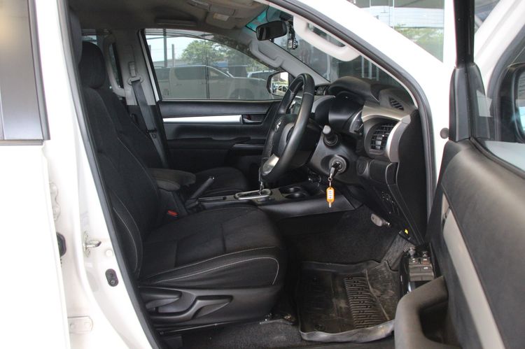 Toyota Hilux Revo 2019 2.4 Prerunner E Pickup ดีเซล ไม่ติดแก๊ส เกียร์อัตโนมัติ ขาว รูปที่ 3