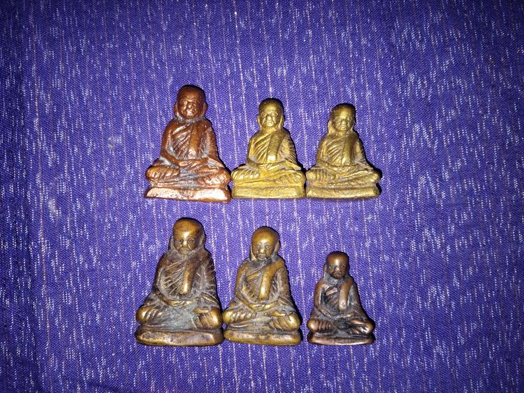 หลวงพ่อเงินบางคลาน พระพิมพ์เล็ก มีกริ่ง กรุวัดท่ามะไฟ พิจิตร ประมาณปี 2460 ขนาด 2.5 x 3.5 ซม. เนื้อทองเหลืองเก่า ของแท้เนื้อจะดูเก่า ซึ้งต รูปที่ 6