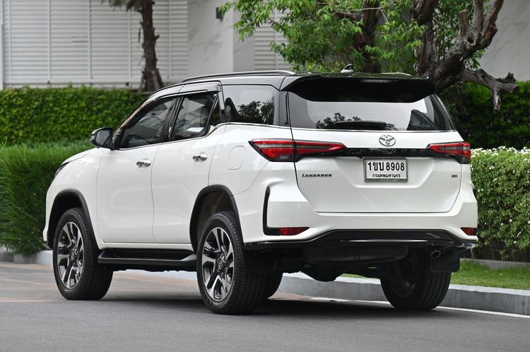Toyota Fortuner 2021 2.4 Legender Utility-car ดีเซล ไม่ติดแก๊ส เกียร์อัตโนมัติ ขาว รูปที่ 3